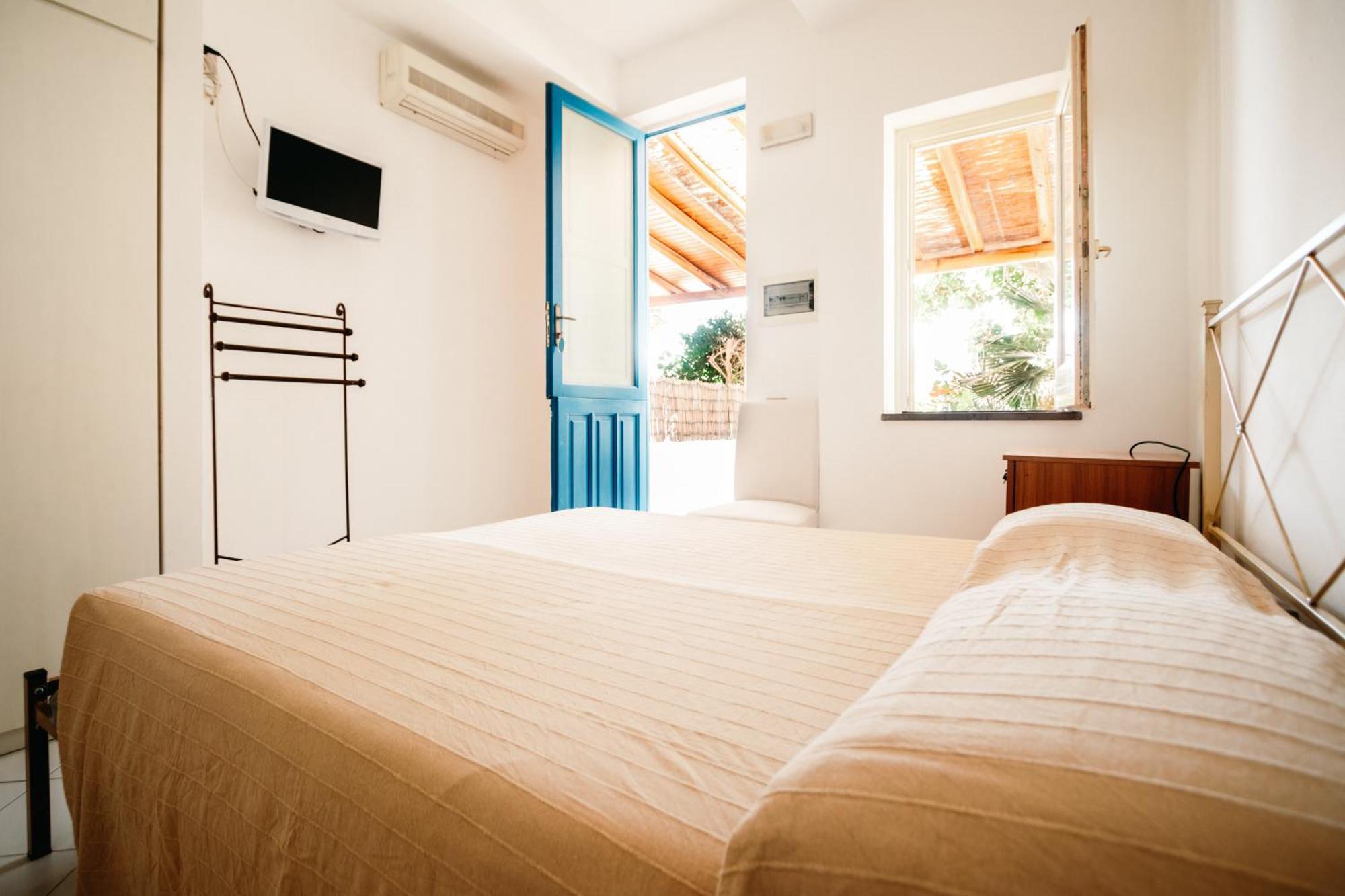 Hotel Residence La Villetta Canneto  Bagian luar foto